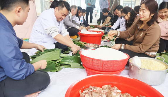 CHƯƠNG TRÌNH GÓI BÁNH CHƯNG XANH - TRAO TẾT AN LÀNH